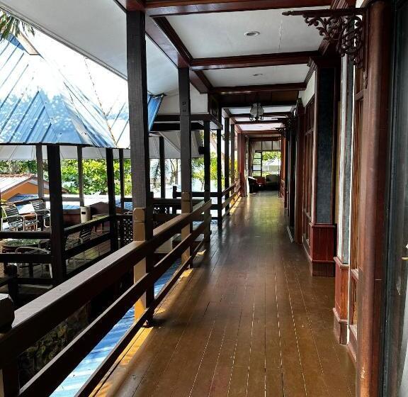 Shari La Perhentian Island Resort