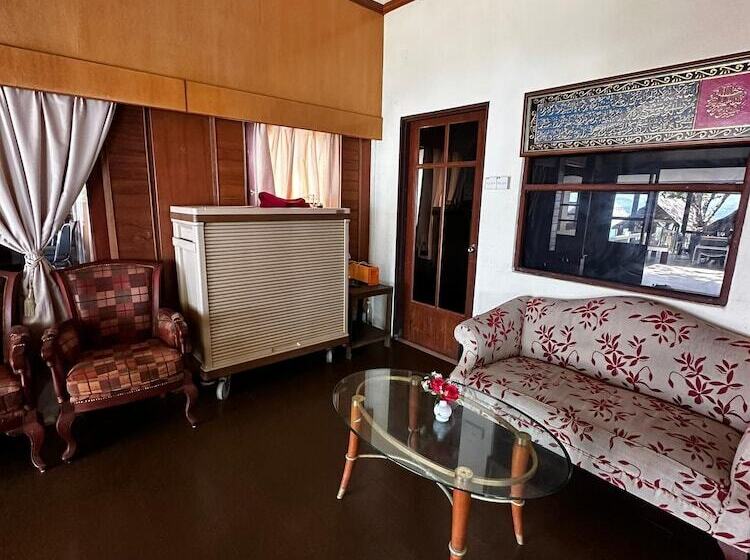 Shari La Perhentian Island Resort