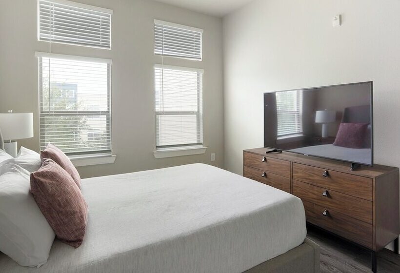 Voyager At Space Center By Barsala