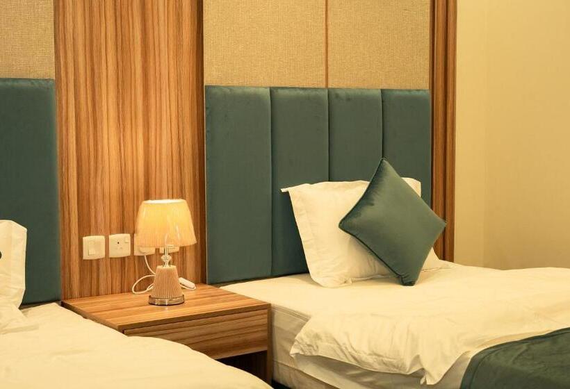 نصف الموسم للشقق المخدومة