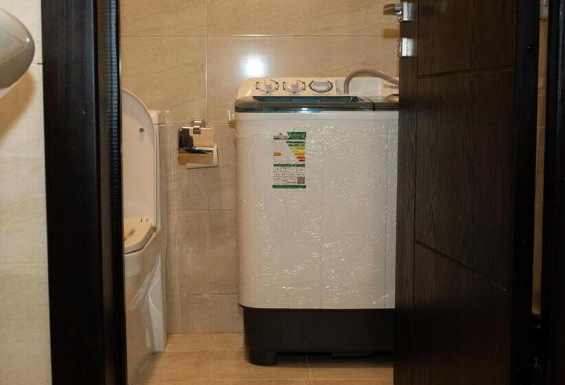 نصف الموسم للشقق المخدومة