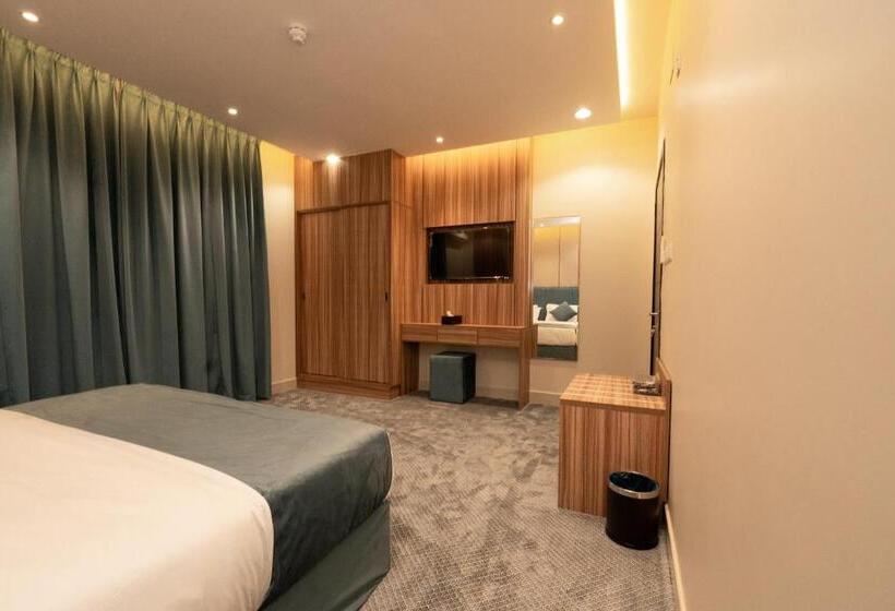 نصف الموسم للشقق المخدومة