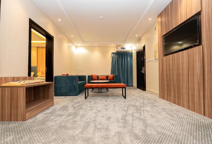 نصف الموسم للشقق المخدومة