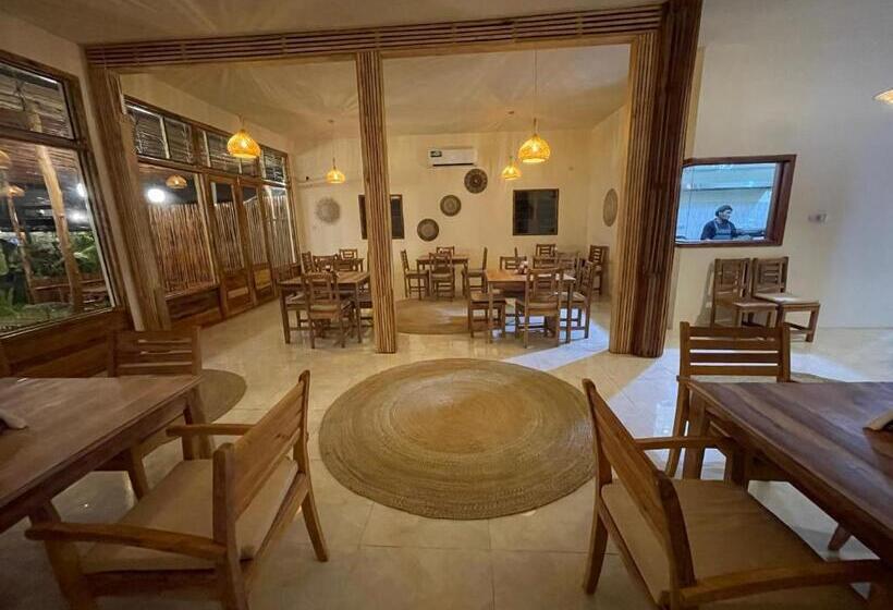 ユースホステル Roots Inn