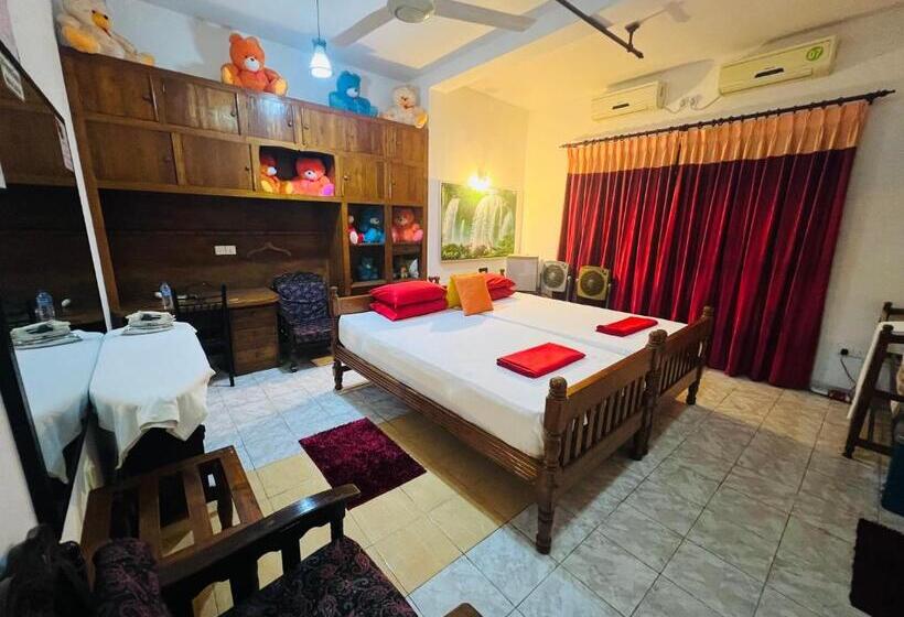 Общежитие Senathilaka Guest Inn