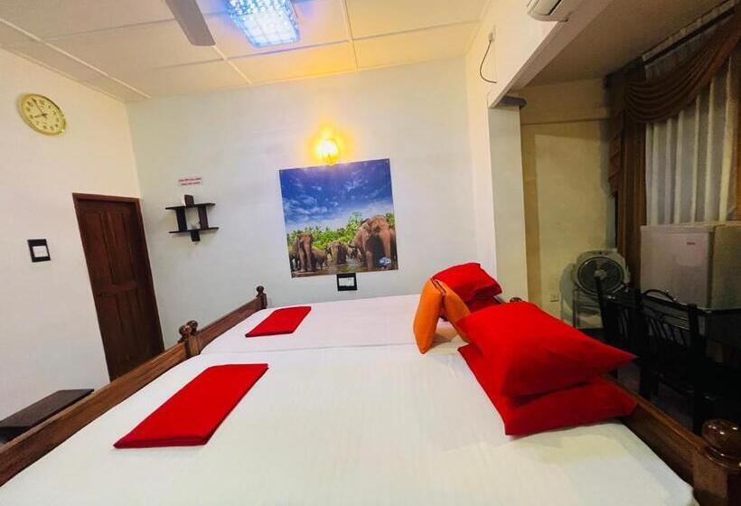 Общежитие Senathilaka Guest Inn