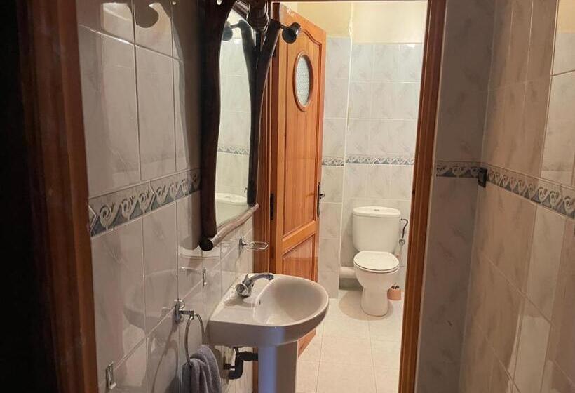 هاستل Wavehouse