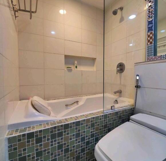 تختخواب و صبحانه Cozy Hotel Room With Bath Tub And Free Pool Access