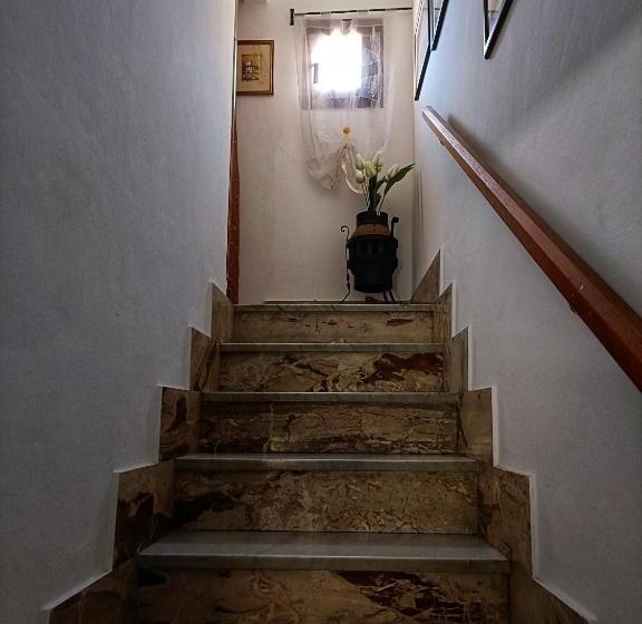 تختخواب و صبحانه Tante Elke Haus