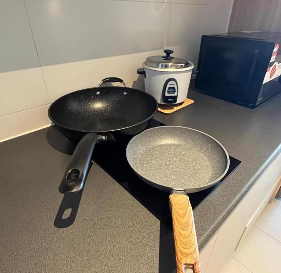 Getawayhub Roxy Sematan Beach Apartment