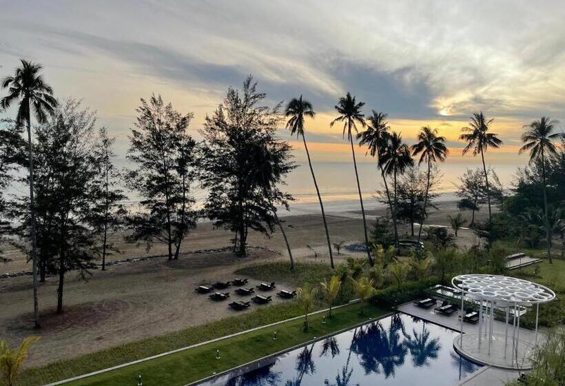 Getawayhub Roxy Sematan Beach Apartment