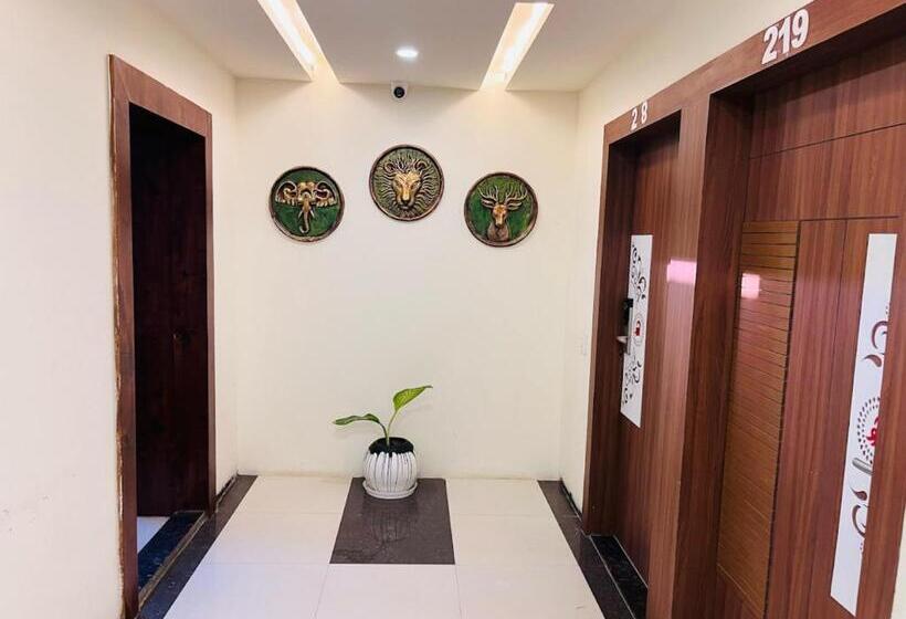 Goroomgo Hotel Jay Shree Palace Ujjain