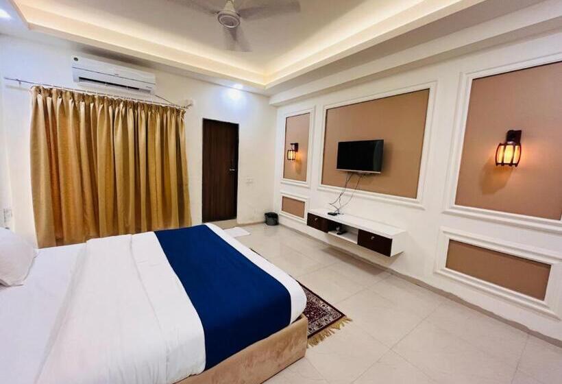 Goroomgo Hotel Jay Shree Palace Ujjain
