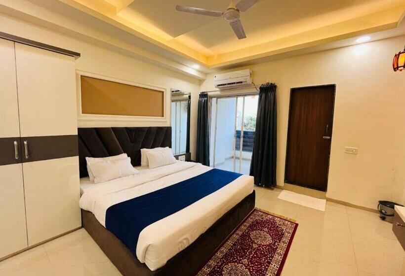 Goroomgo Hotel Jay Shree Palace Ujjain