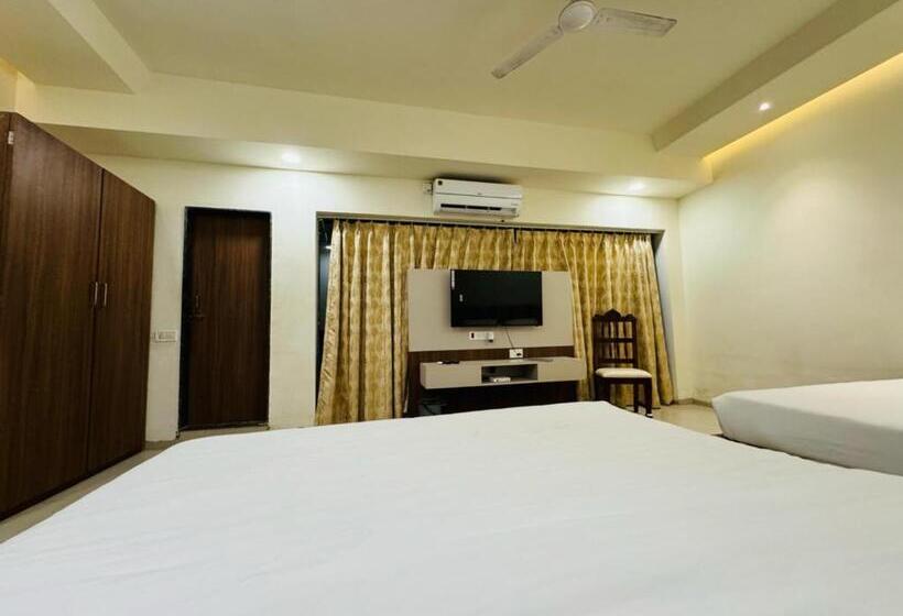 Goroomgo Hotel Jay Shree Palace Ujjain