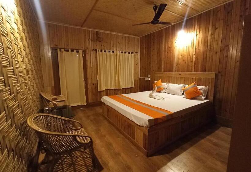 Grasshopper Jungle Queen Resort