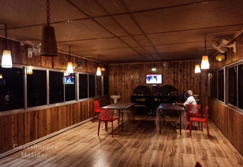 Grasshopper Jungle Queen Resort