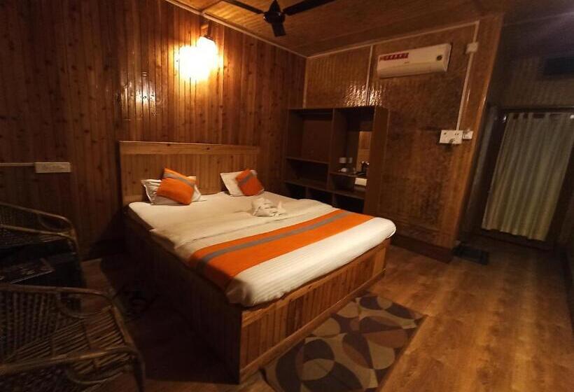 Grasshopper Jungle Queen Resort