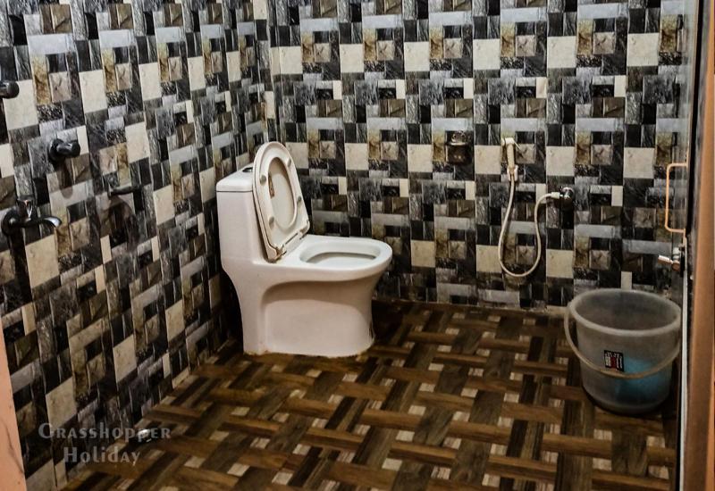 Grasshopper Jungle Queen Resort