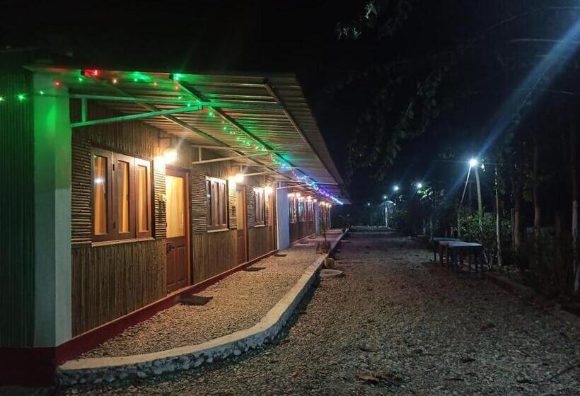 Grasshopper Jungle Queen Resort