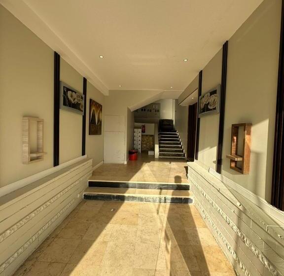 هتل استديو عصرى