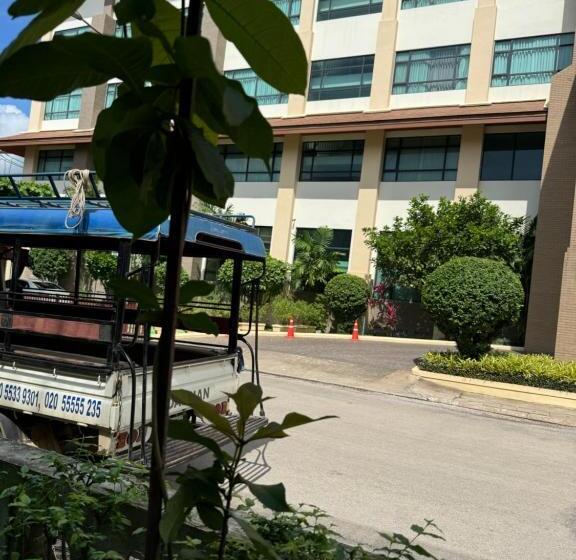 Отель Vang Vieng Green