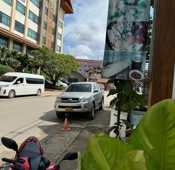 Отель Vang Vieng Green