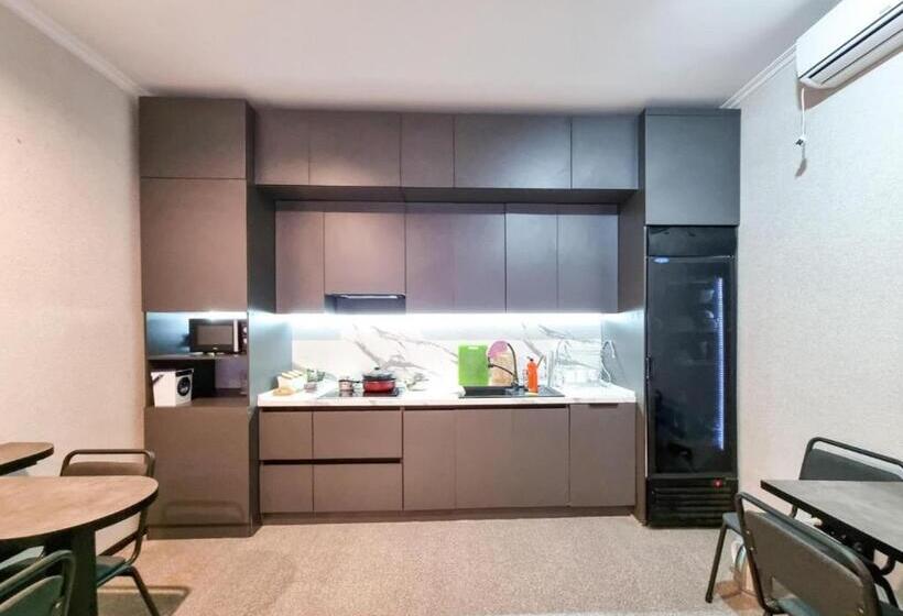 هتل کپسول Almaty Central Hostel