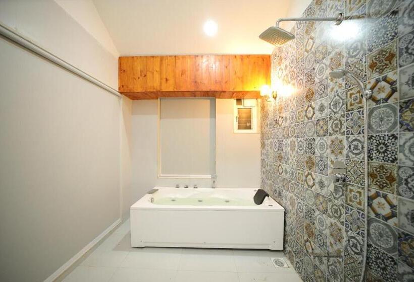 فندق Eshi Resorts And Restaurant   Bhimashankars Jungle Luxury Resort