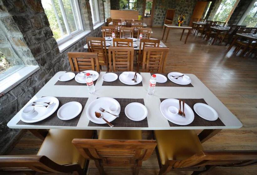 فندق Eshi Resorts And Restaurant   Bhimashankars Jungle Luxury Resort