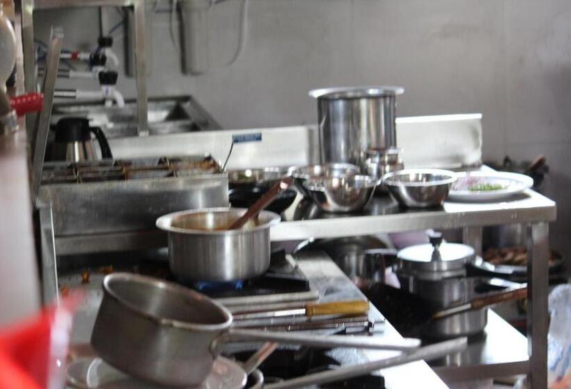 فندق Eshi Resorts And Restaurant   Bhimashankars Jungle Luxury Resort