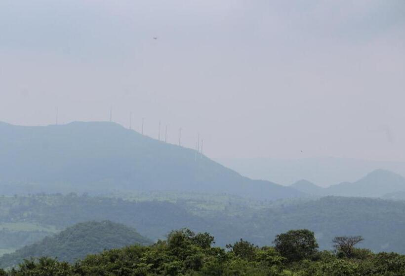 فندق Eshi Resorts And Restaurant   Bhimashankars Jungle Luxury Resort