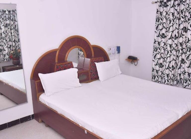 Отель Gangaram & Guest House Bhuj