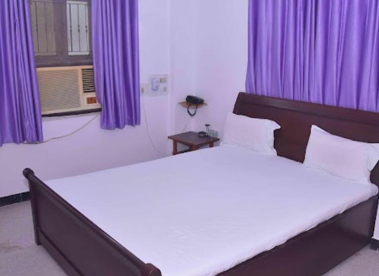 Отель Gangaram & Guest House Bhuj