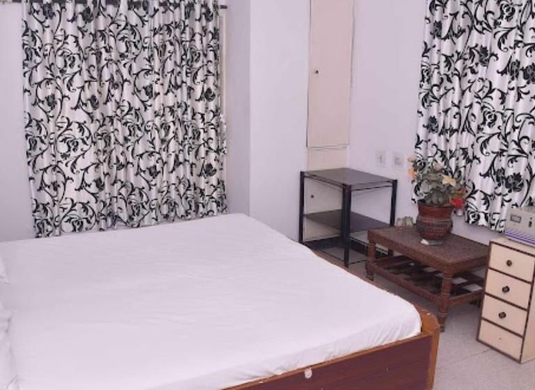 Отель Gangaram & Guest House Bhuj