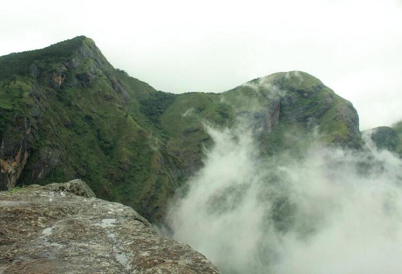 Отель Hazy Mount Vattavada