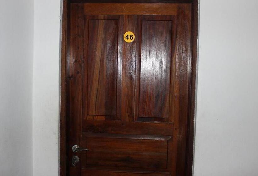 ホテル Kilimarni View