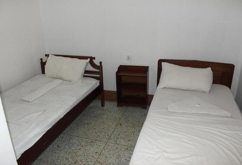 ホテル Kilimarni View