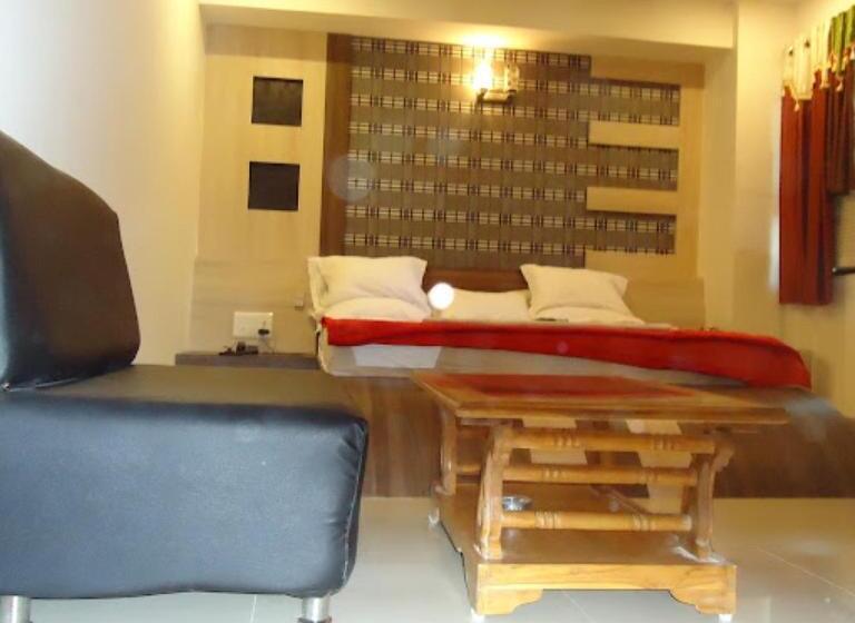 בית מלון כפרי Madhav Ahmedabad