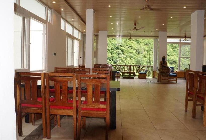 فندق Maulyar Forest Resort