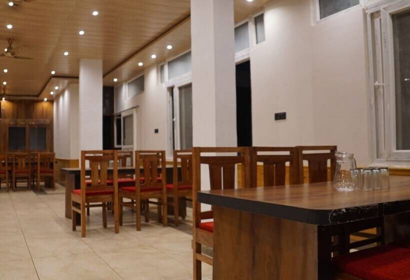 فندق Maulyar Forest Resort