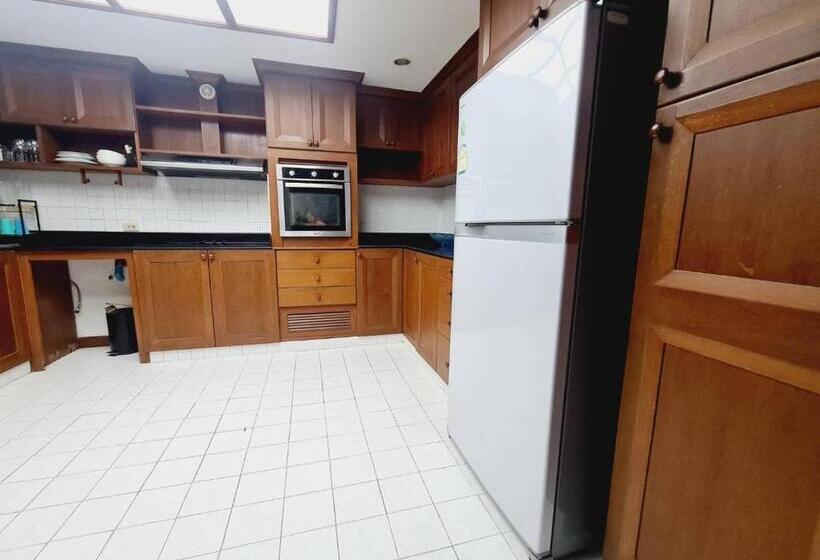 בית מלון כפרי Poo Villa Rawai