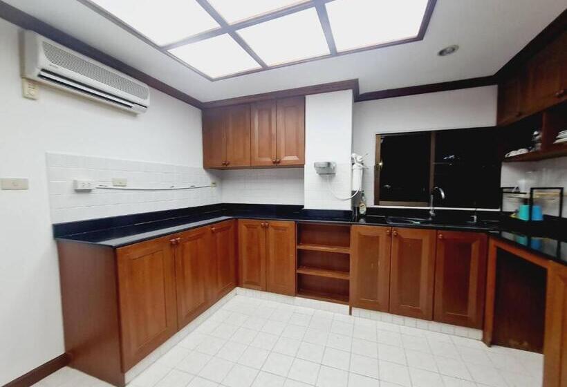 בית מלון כפרי Poo Villa Rawai