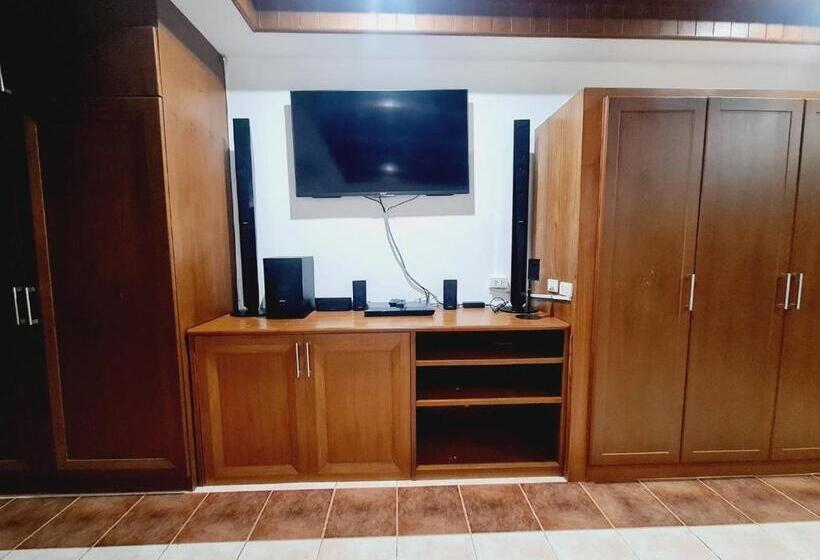 בית מלון כפרי Poo Villa Rawai