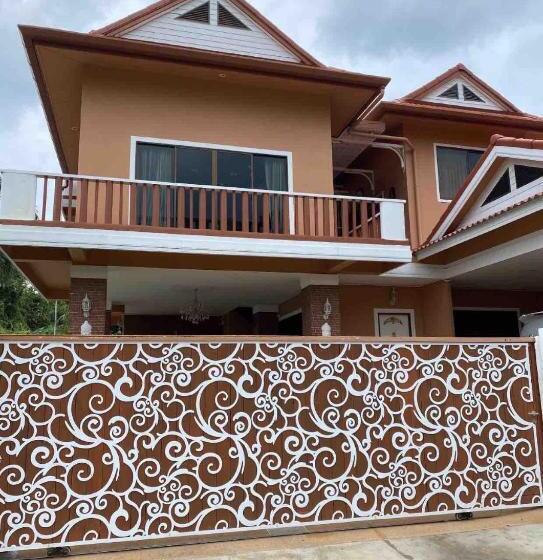 בית מלון כפרי Poo Villa Rawai