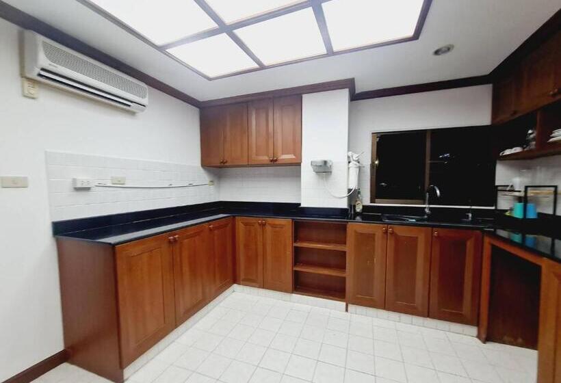 בית מלון כפרי Poo Villa Rawai