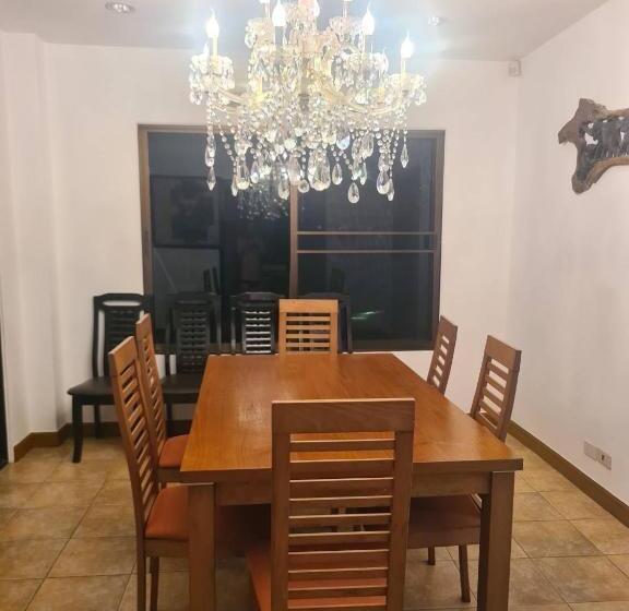 בית מלון כפרי Poo Villa Rawai