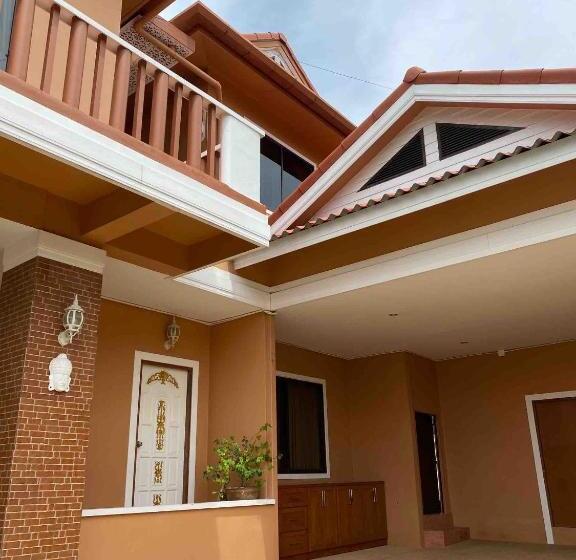 בית מלון כפרי Poo Villa Rawai