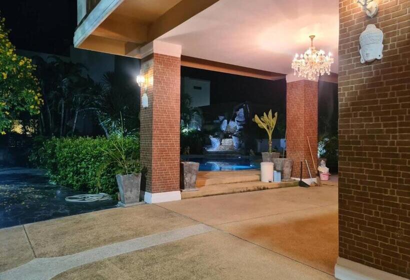 בית מלון כפרי Poo Villa Rawai