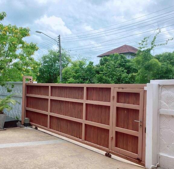 בית מלון כפרי Poo Villa Rawai